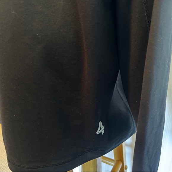 Peloton 1/4 Zip Performance Pullover - Picture 7 of 11